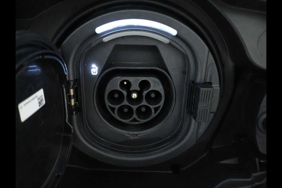 Mercedes-Benz GLC 300 e 4MATIC AMG Plug-In Hybride | AMG Line | Night Pakket | Panoramadak | Trekhaak | Inclusief 24 maanden MB Certified garantie voor Europa.