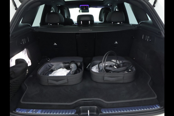 Mercedes-Benz GLC 300 e 4MATIC AMG Plug-In Hybride | AMG Line | Night Pakket | Panoramadak | Trekhaak | Inclusief 24 maanden MB Certified garantie voor Europa.