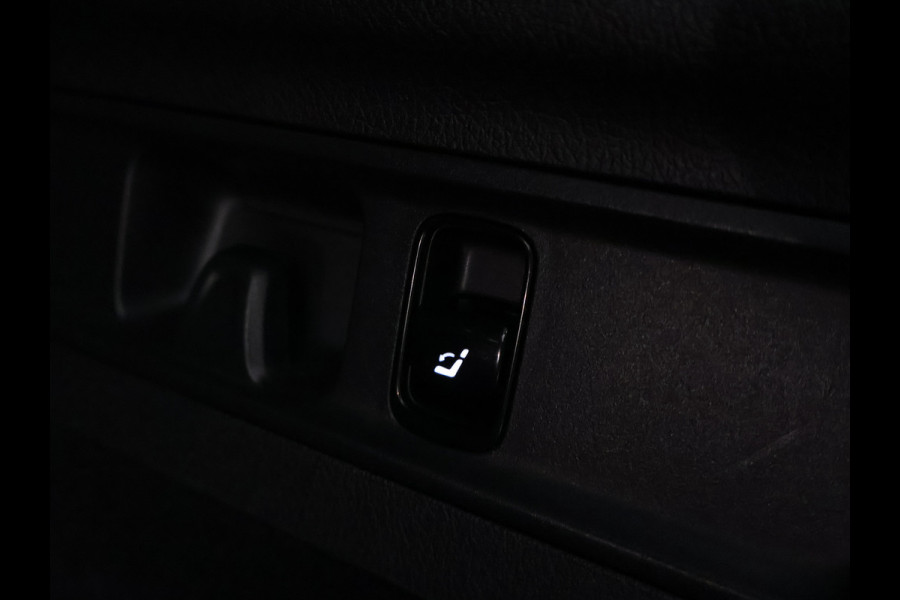Mercedes-Benz GLC 300 e 4MATIC AMG Plug-In Hybride | AMG Line | Night Pakket | Panoramadak | Trekhaak | Inclusief 24 maanden MB Certified garantie voor Europa.