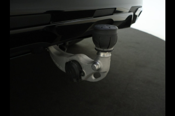 Mercedes-Benz GLC 300 e 4MATIC AMG Plug-In Hybride | AMG Line | Night Pakket | Panoramadak | Trekhaak | Inclusief 24 maanden MB Certified garantie voor Europa.