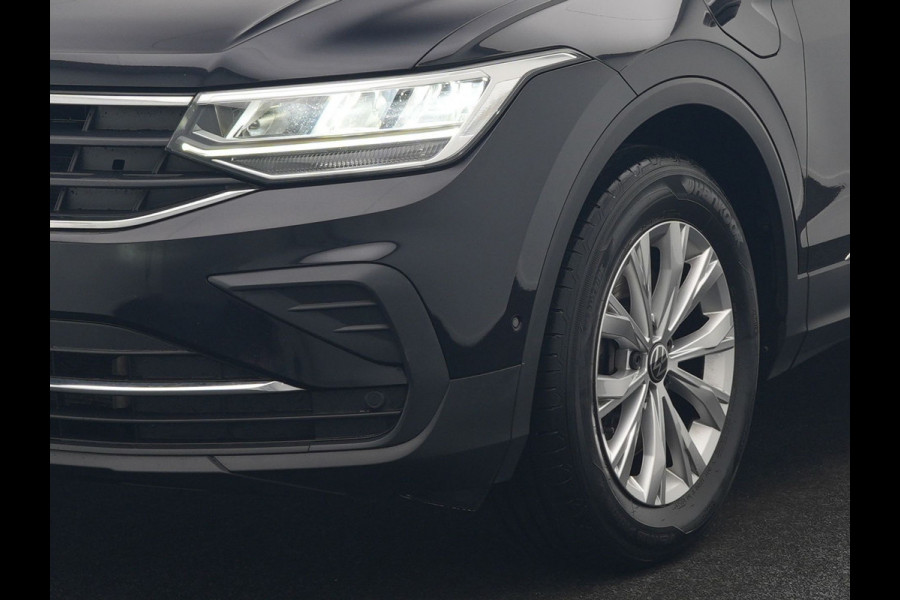 Volkswagen Tiguan 1.4 TSI eHybrid Elegance Plug In Hybrid 245pk Dealer O.H. PHEV | Trekhaak Af Fabriek | Panodak | Adaptive Cruise | Camera | Stuur Verwarmd | Apple Carplay | Keyless | Blis | Navigatie | DAB |