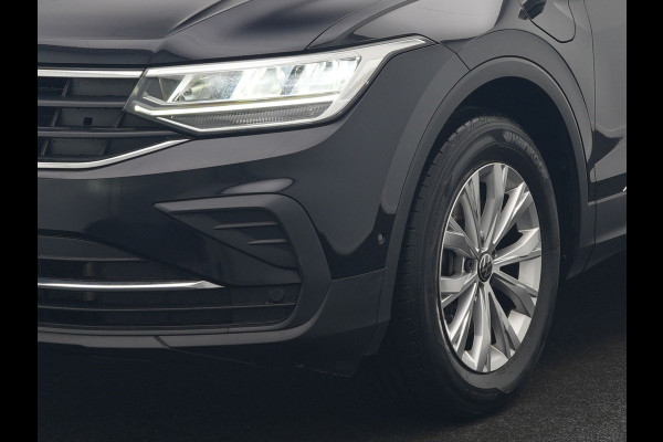 Volkswagen Tiguan 1.4 TSI eHybrid Elegance Plug In Hybrid 245pk Dealer O.H. PHEV | Trekhaak Af Fabriek | Panodak | Adaptive Cruise | Camera | Stuur Verwarmd | Apple Carplay | Keyless | Blis | Navigatie | DAB |