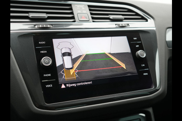 Volkswagen Tiguan 1.4 TSI eHybrid Elegance Plug In Hybrid 245pk Dealer O.H. PHEV | Trekhaak Af Fabriek | Panodak | Adaptive Cruise | Camera | Stuur Verwarmd | Apple Carplay | Keyless | Blis | Navigatie | DAB |