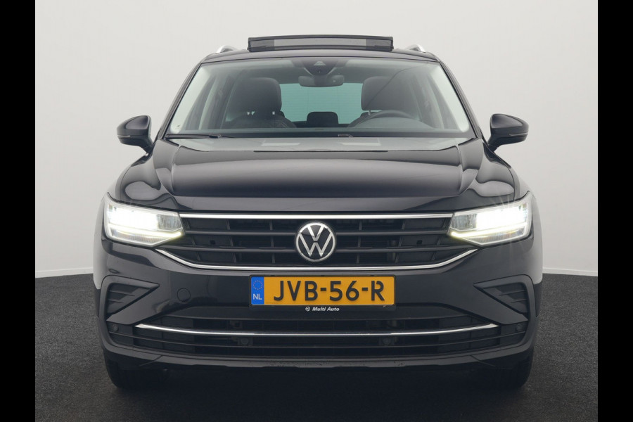 Volkswagen Tiguan 1.4 TSI eHybrid Elegance Plug In Hybrid 245pk Dealer O.H. PHEV | Trekhaak Af Fabriek | Panodak | Adaptive Cruise | Camera | Stuur Verwarmd | Apple Carplay | Keyless | Blis | Navigatie | DAB |