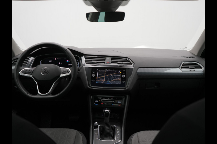 Volkswagen Tiguan 1.4 TSI eHybrid Elegance Plug In Hybrid 245pk Dealer O.H. PHEV | Trekhaak Af Fabriek | Panodak | Adaptive Cruise | Camera | Stuur Verwarmd | Apple Carplay | Keyless | Blis | Navigatie | DAB |