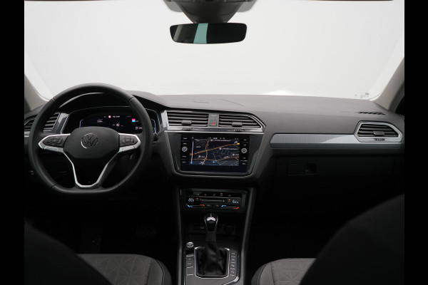 Volkswagen Tiguan 1.4 TSI eHybrid Elegance Plug In Hybrid 245pk Dealer O.H. PHEV | Trekhaak Af Fabriek | Panodak | Adaptive Cruise | Camera | Stuur Verwarmd | Apple Carplay | Keyless | Blis | Navigatie | DAB |
