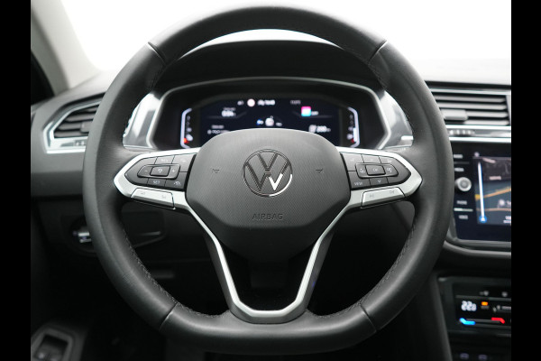 Volkswagen Tiguan 1.4 TSI eHybrid Elegance Plug In Hybrid 245pk Dealer O.H. PHEV | Trekhaak Af Fabriek | Panodak | Adaptive Cruise | Camera | Stuur Verwarmd | Apple Carplay | Keyless | Blis | Navigatie | DAB |