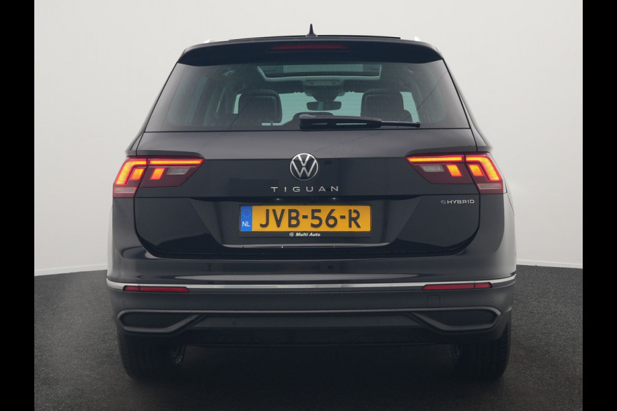 Volkswagen Tiguan 1.4 TSI eHybrid Elegance Plug In Hybrid 245pk Dealer O.H. PHEV | Trekhaak Af Fabriek | Panodak | Adaptive Cruise | Camera | Stuur Verwarmd | Apple Carplay | Keyless | Blis | Navigatie | DAB |