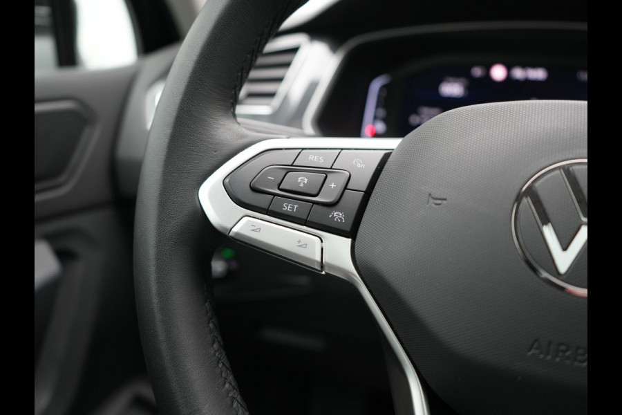 Volkswagen Tiguan 1.4 TSI eHybrid Elegance Plug In Hybrid 245pk Dealer O.H. PHEV | Trekhaak Af Fabriek | Panodak | Adaptive Cruise | Camera | Stuur Verwarmd | Apple Carplay | Keyless | Blis | Navigatie | DAB |