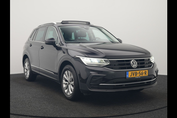 Volkswagen Tiguan 1.4 TSI eHybrid Elegance Plug In Hybrid 245pk Dealer O.H. PHEV | Trekhaak Af Fabriek | Panodak | Adaptive Cruise | Camera | Stuur Verwarmd | Apple Carplay | Keyless | Blis | Navigatie | DAB |