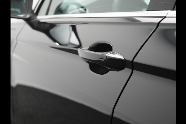 Volkswagen Tiguan 1.4 TSI eHybrid Elegance Plug In Hybrid 245pk Dealer O.H. PHEV | Trekhaak Af Fabriek | Panodak | Adaptive Cruise | Camera | Stuur Verwarmd | Apple Carplay | Keyless | Blis | Navigatie | DAB |