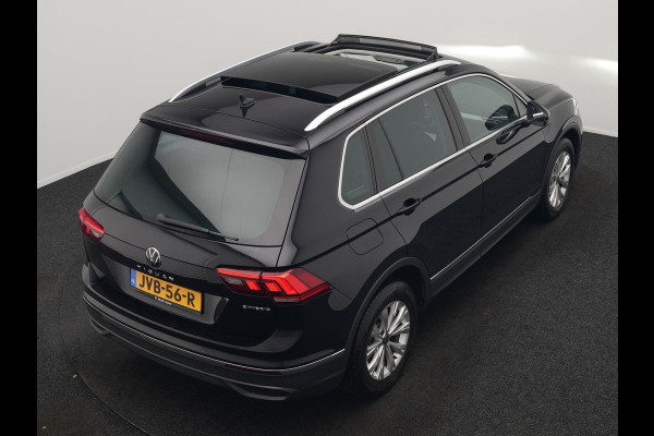 Volkswagen Tiguan 1.4 TSI eHybrid Elegance Plug In Hybrid 245pk Dealer O.H. PHEV | Trekhaak Af Fabriek | Panodak | Adaptive Cruise | Camera | Stuur Verwarmd | Apple Carplay | Keyless | Blis | Navigatie | DAB |
