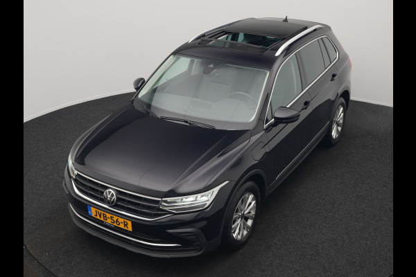 Volkswagen Tiguan 1.4 TSI eHybrid Elegance Plug In Hybrid 245pk Dealer O.H. PHEV | Trekhaak Af Fabriek | Panodak | Adaptive Cruise | Camera | Stuur Verwarmd | Apple Carplay | Keyless | Blis | Navigatie | DAB |