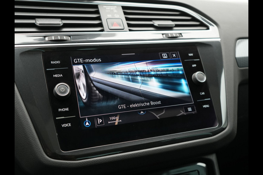 Volkswagen Tiguan 1.4 TSI eHybrid Elegance Plug In Hybrid 245pk Dealer O.H. PHEV | Trekhaak Af Fabriek | Panodak | Adaptive Cruise | Camera | Stuur Verwarmd | Apple Carplay | Keyless | Blis | Navigatie | DAB |