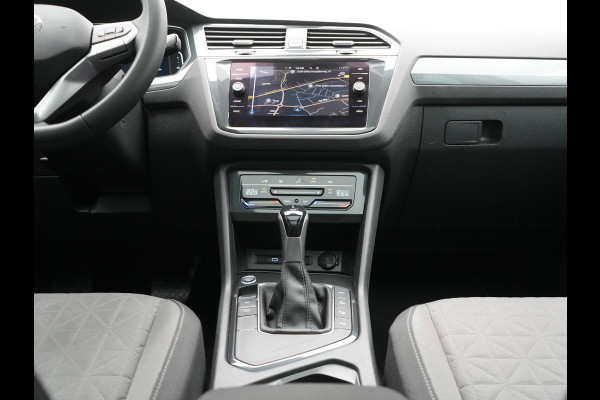 Volkswagen Tiguan 1.4 TSI eHybrid Elegance Plug In Hybrid 245pk Dealer O.H. PHEV | Trekhaak Af Fabriek | Panodak | Adaptive Cruise | Camera | Stuur Verwarmd | Apple Carplay | Keyless | Blis | Navigatie | DAB |