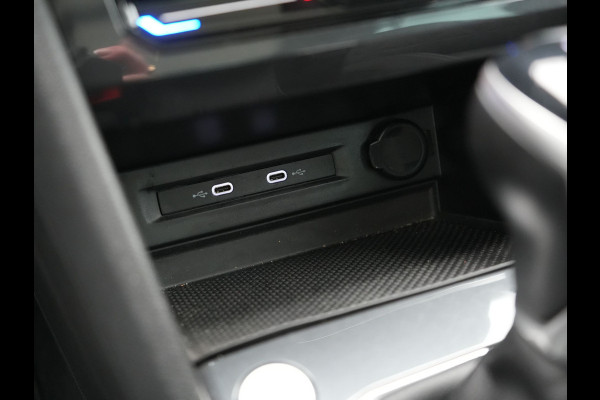 Volkswagen Tiguan 1.4 TSI eHybrid Elegance Plug In Hybrid 245pk Dealer O.H. PHEV | Trekhaak Af Fabriek | Panodak | Adaptive Cruise | Camera | Stuur Verwarmd | Apple Carplay | Keyless | Blis | Navigatie | DAB |