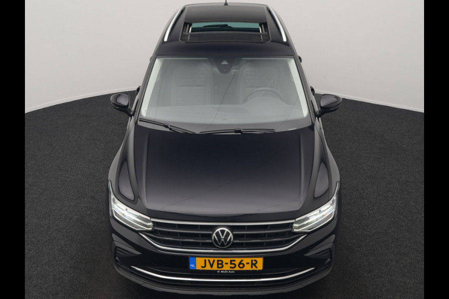 Volkswagen Tiguan 1.4 TSI eHybrid Elegance Plug In Hybrid 245pk Dealer O.H. PHEV | Trekhaak Af Fabriek | Panodak | Adaptive Cruise | Camera | Stuur Verwarmd | Apple Carplay | Keyless | Blis | Navigatie | DAB |