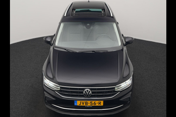 Volkswagen Tiguan 1.4 TSI eHybrid Elegance Plug In Hybrid 245pk Dealer O.H. PHEV | Trekhaak Af Fabriek | Panodak | Adaptive Cruise | Camera | Stuur Verwarmd | Apple Carplay | Keyless | Blis | Navigatie | DAB |