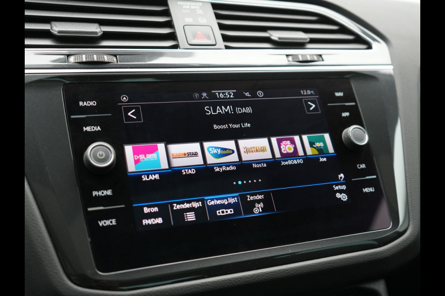 Volkswagen Tiguan 1.4 TSI eHybrid Elegance Plug In Hybrid 245pk Dealer O.H. PHEV | Trekhaak Af Fabriek | Panodak | Adaptive Cruise | Camera | Stuur Verwarmd | Apple Carplay | Keyless | Blis | Navigatie | DAB |