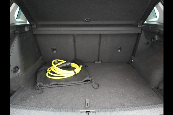 Volkswagen Tiguan 1.4 TSI eHybrid Elegance Plug In Hybrid 245pk Dealer O.H. PHEV | Trekhaak Af Fabriek | Panodak | Adaptive Cruise | Camera | Stuur Verwarmd | Apple Carplay | Keyless | Blis | Navigatie | DAB |