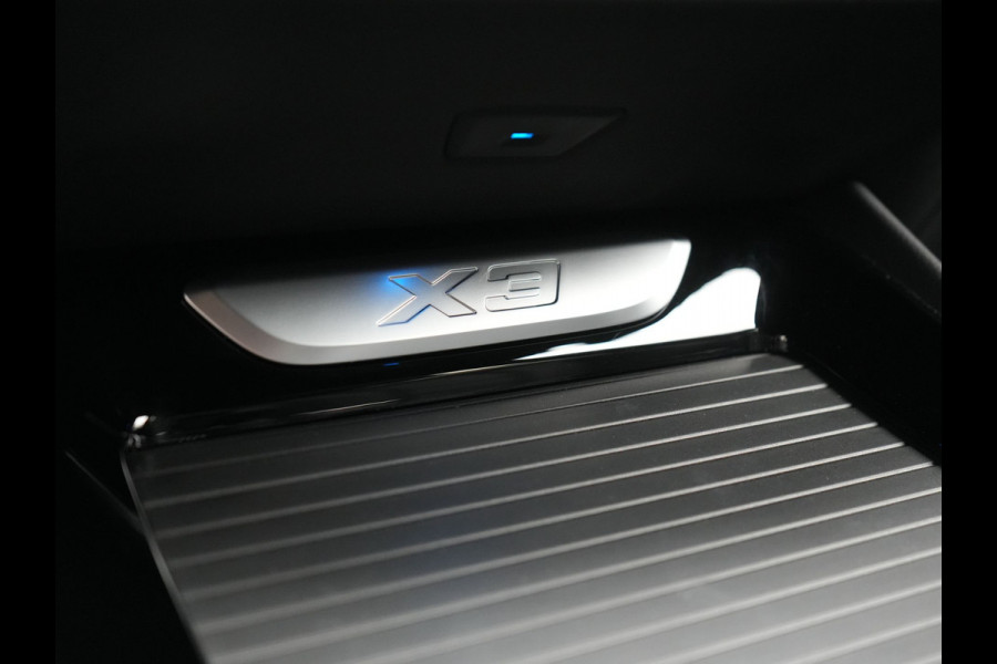 BMW X3 xDrive30e M Sport Plug In Hybrid 293pk Dealer O.H PHEV | Trekhaak Af Fabriek | 360 Camera | Head Up | Adaptive LED |  Lederen Sportstoelen & Sportstuur Verwarmd | Keyless | Apple Carplay | Navigatie | Cruise Control | Virtual | DAB | 20" L.M