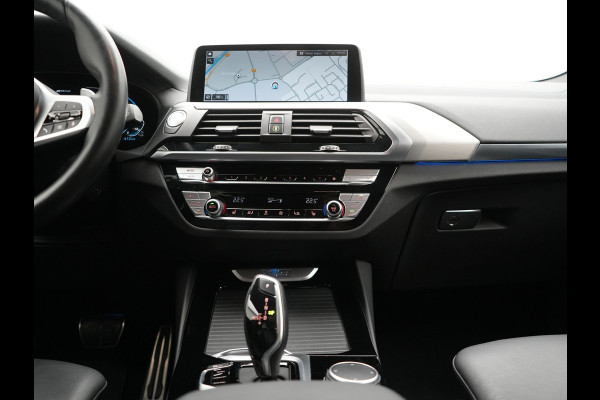 BMW X3 xDrive30e M Sport Plug In Hybrid 293pk Dealer O.H PHEV | Trekhaak Af Fabriek | 360 Camera | Head Up | Adaptive LED |  Lederen Sportstoelen & Sportstuur Verwarmd | Keyless | Apple Carplay | Navigatie | Cruise Control | Virtual | DAB | 20" L.M