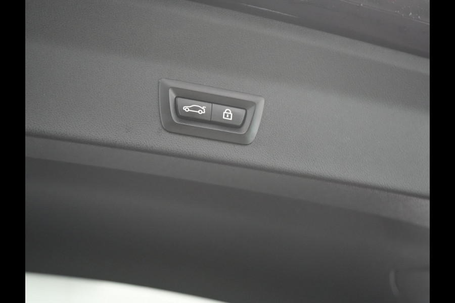 BMW X3 xDrive30e M Sport Plug In Hybrid 293pk Dealer O.H PHEV | Trekhaak Af Fabriek | 360 Camera | Head Up | Adaptive LED |  Lederen Sportstoelen & Sportstuur Verwarmd | Keyless | Apple Carplay | Navigatie | Cruise Control | Virtual | DAB | 20" L.M