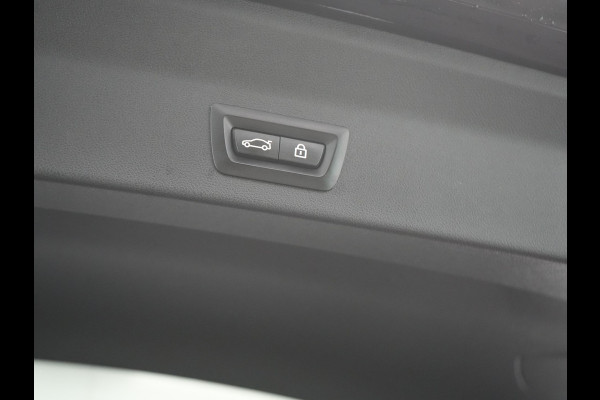 BMW X3 xDrive30e M Sport Plug In Hybrid 293pk Dealer O.H PHEV | Trekhaak Af Fabriek | 360 Camera | Head Up | Adaptive LED |  Lederen Sportstoelen & Sportstuur Verwarmd | Keyless | Apple Carplay | Navigatie | Cruise Control | Virtual | DAB | 20" L.M