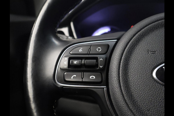 Kia e-Niro ExecutiveLine 64 kWh Sport (APPLE CARPLAY,CAMERA,STOEL/STUURVERWARMING,STOELVERKOELING,LED,PDC,SPORTSTOELEN,LM VELGEN)