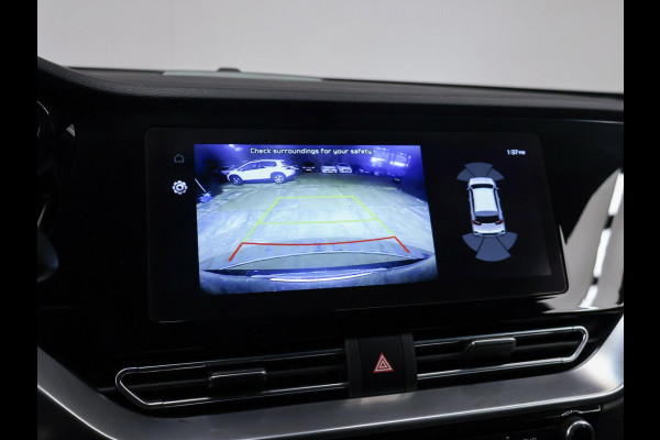 Kia e-Niro ExecutiveLine 64 kWh Sport (APPLE CARPLAY,CAMERA,STOEL/STUURVERWARMING,STOELVERKOELING,LED,PDC,SPORTSTOELEN,LM VELGEN)