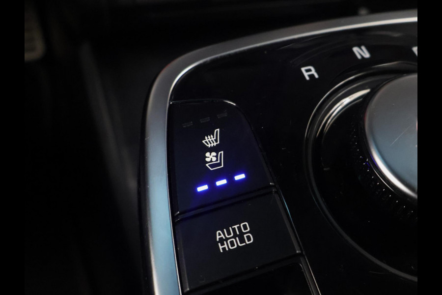 Kia e-Niro ExecutiveLine 64 kWh Sport (APPLE CARPLAY,CAMERA,STOEL/STUURVERWARMING,STOELVERKOELING,LED,PDC,SPORTSTOELEN,LM VELGEN)