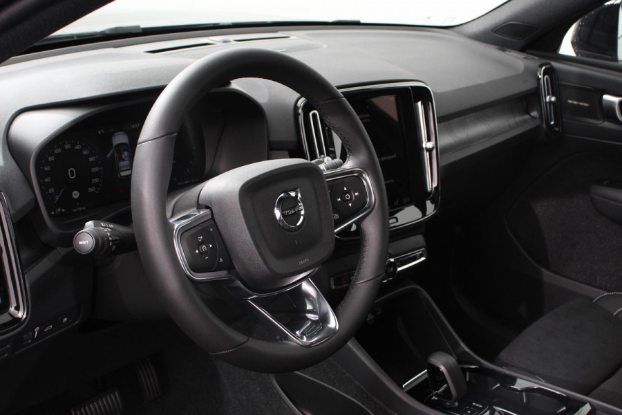 Volvo XC40 1.5 T5 Plug-in hybrid Ultimate Dark MY 2023 PHEV | Electrisch Glazen Panorama dak | Navigatie | Dab | Led | Adaptive Cruise Control | Camera | Parkeer sensoren