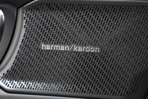 Volvo XC40 1.5 T5 Plug-in hybrid Ultimate Dark MY 2023 PHEV | Electrisch Glazen Panorama dak | Navigatie | Dab | Led | Adaptive Cruise Control | Camera | Parkeer sensoren