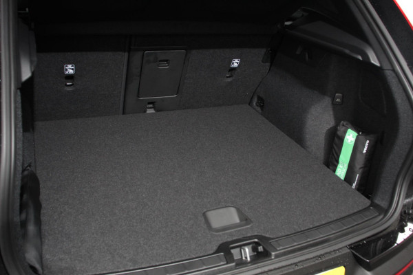 Volvo XC40 1.5 T5 Plug-in hybrid Ultimate Dark MY 2023 PHEV | Electrisch Glazen Panorama dak | Navigatie | Dab | Led | Adaptive Cruise Control | Camera | Parkeer sensoren