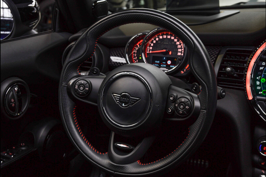 MINI Cabrio 2.0 John Cooper Works 232pk HUD Navi Leer Camera Harman K. PDC Carplay Keyless Go & Entry LM velgen Zwarte binnenhemel Stoelverwarming Sportstoelen LED BTW auto!
