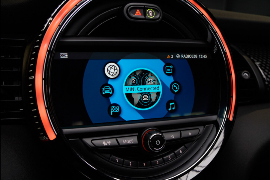 MINI Cabrio 2.0 John Cooper Works 232pk HUD Navi Leer Camera Harman K. PDC Carplay Keyless Go & Entry LM velgen Zwarte binnenhemel Stoelverwarming Sportstoelen LED BTW auto!