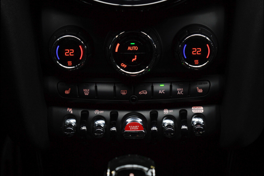 MINI Cabrio 2.0 John Cooper Works 232pk HUD Navi Leer Camera Harman K. PDC Carplay Keyless Go & Entry LM velgen Zwarte binnenhemel Stoelverwarming Sportstoelen LED BTW auto!