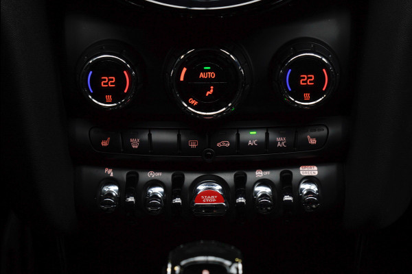 MINI Cabrio 2.0 John Cooper Works 232pk HUD Navi Leer Camera Harman K. PDC Carplay Keyless Go & Entry LM velgen Zwarte binnenhemel Stoelverwarming Sportstoelen LED BTW auto!