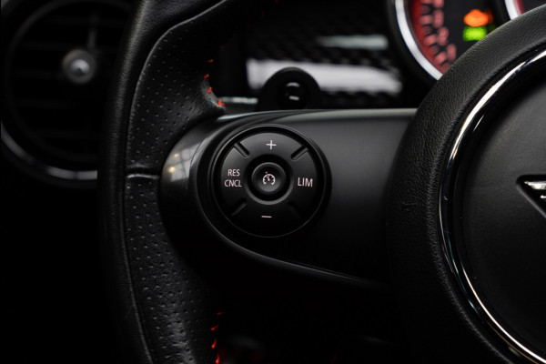 MINI Cabrio 2.0 John Cooper Works 232pk HUD Navi Leer Camera Harman K. PDC Carplay Keyless Go & Entry LM velgen Zwarte binnenhemel Stoelverwarming Sportstoelen LED BTW auto!