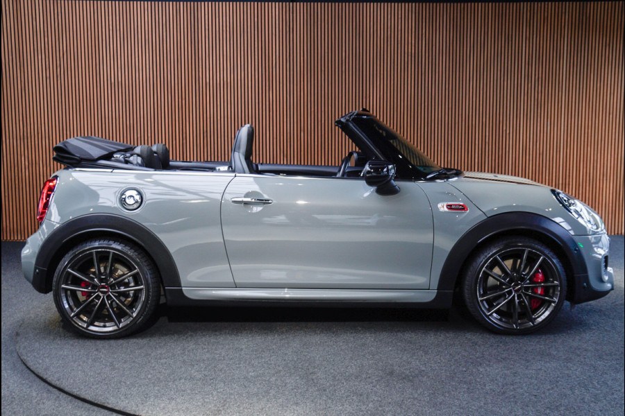 MINI Cabrio 2.0 John Cooper Works 232pk HUD Navi Leer Camera Harman K. PDC Carplay Keyless Go & Entry LM velgen Zwarte binnenhemel Stoelverwarming Sportstoelen LED BTW auto!