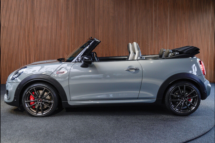 MINI Cabrio 2.0 John Cooper Works 232pk HUD Navi Leer Camera Harman K. PDC Carplay Keyless Go & Entry LM velgen Zwarte binnenhemel Stoelverwarming Sportstoelen LED BTW auto!