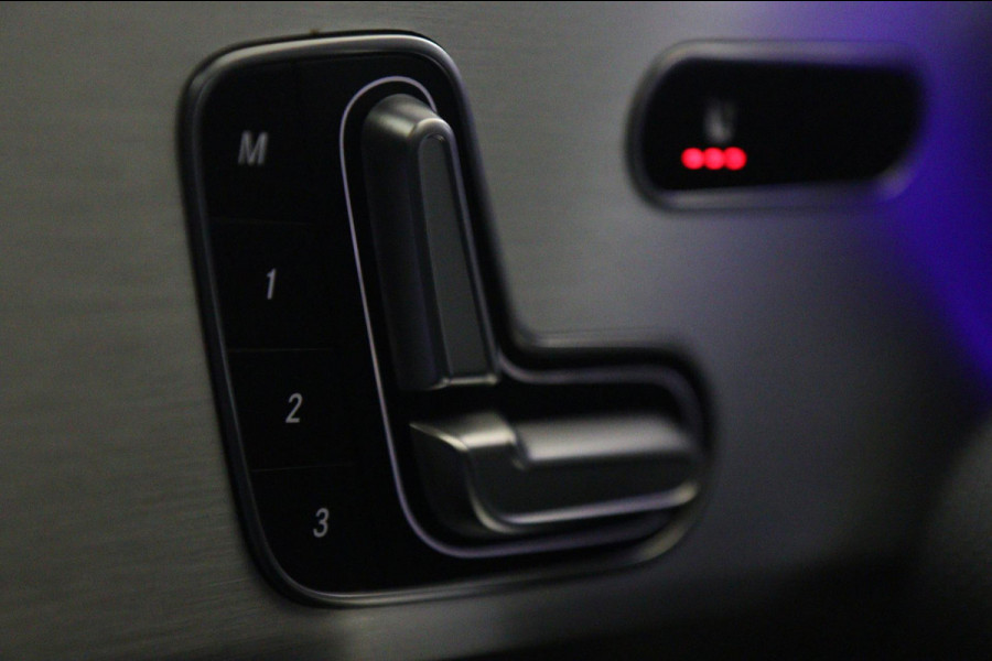 Mercedes-Benz A-Klasse 200 AMG NAP Pano/Carplay/Keyless/Memory/Sfeerver/VOL