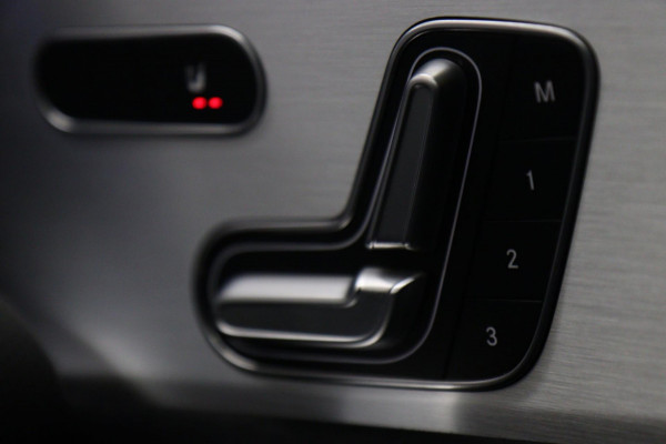 Mercedes-Benz A-Klasse 200 AMG NAP Pano/Carplay/Keyless/Memory/Sfeerver/VOL