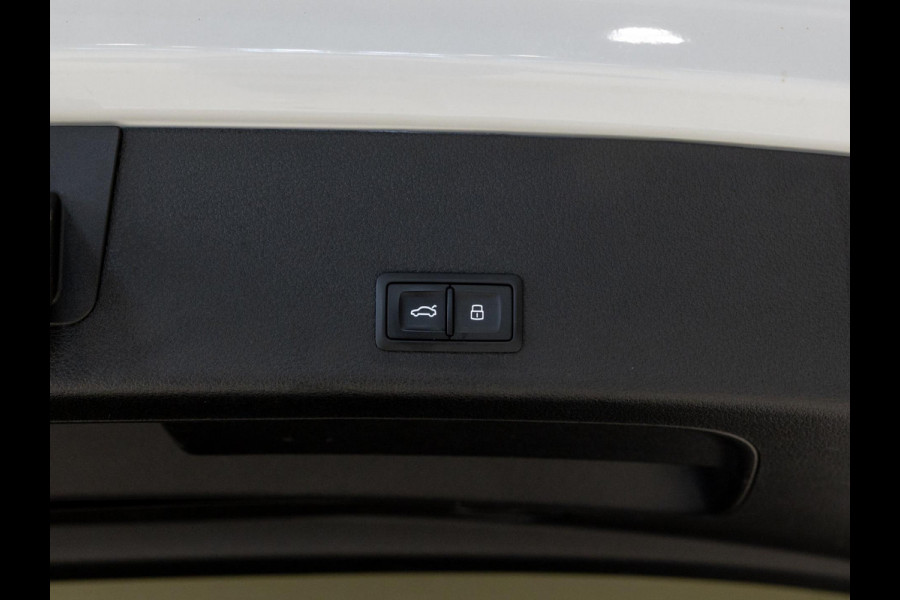 Audi e-tron 55 quattro S edition 95 kWh / 408pk / SOH 89% / Panoramadak / Trekhaak / B&O /