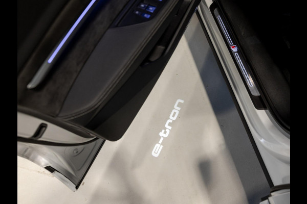 Audi e-tron 55 quattro S edition 95 kWh / 408pk / SOH 89% / Panoramadak / Trekhaak / B&O /