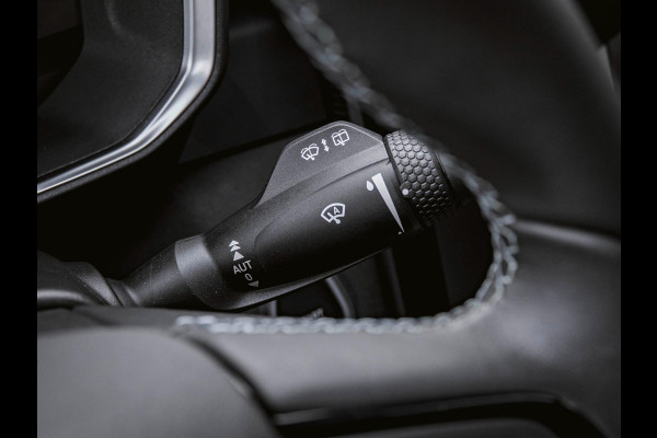 Lynk & Co 01 1.5 Black Edition Trekhaak|Panoramadak|360° Camera|ACC|Stoelverwarming|Navi|Carplay