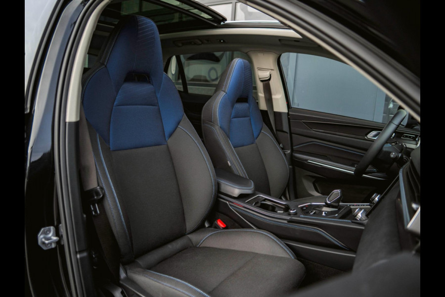 Lynk & Co 01 1.5 Black Edition Trekhaak|Panoramadak|360° Camera|ACC|Stoelverwarming|Navi|Carplay