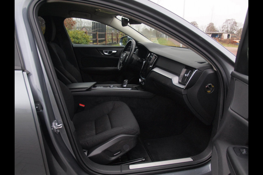 Volvo V60 2.0 B3 Momentum Advantage | Camera | Trekhaak | Apple Carplay | Cruise Control |