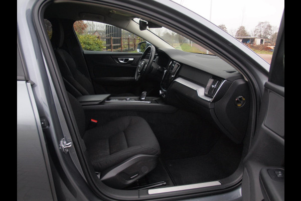 Volvo V60 2.0 B3 Momentum Advantage | Camera | Trekhaak | Apple Carplay | Cruise Control |