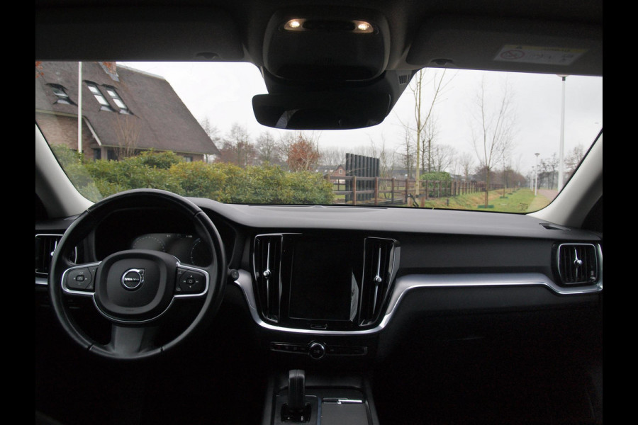 Volvo V60 2.0 B3 Momentum Advantage | Camera | Trekhaak | Apple Carplay | Cruise Control |